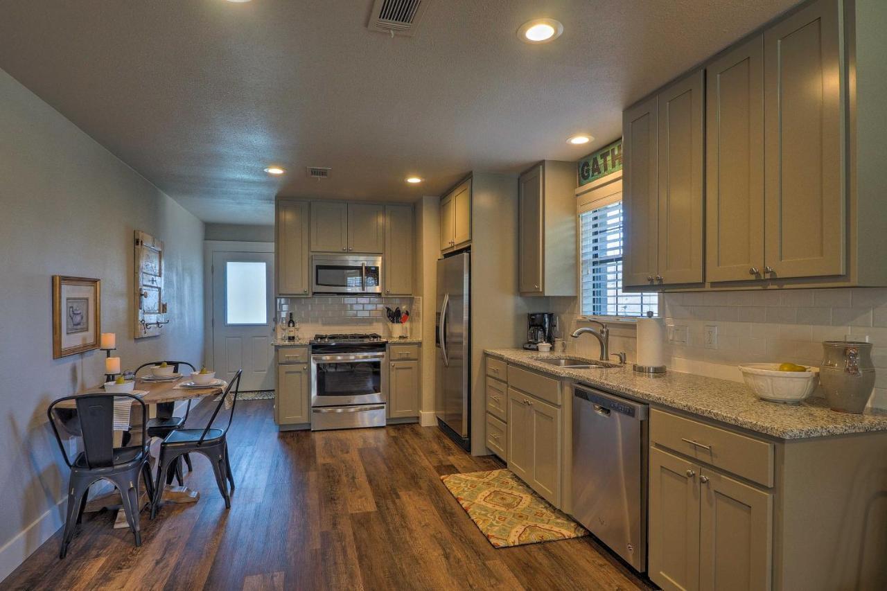 Cozy Home Blocks To Georgetown Square And Su! Bagian luar foto